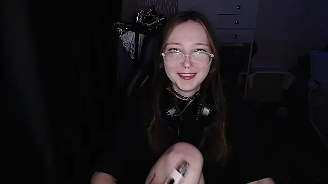 Snapshot of AmeliaKamishiro chatting on 12-14-25, 06:46 AmeliaKamishiro online show from 12-14-25, 06:46