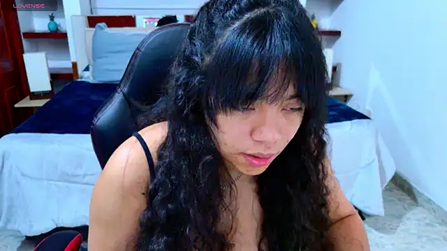 laureentt  online show from 10-23-25, 03:05