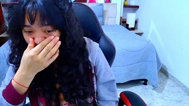 laureentt  online show from 11-13-25, 03:32