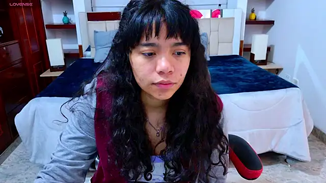 laureentt  online show from 10-25-25, 03:06