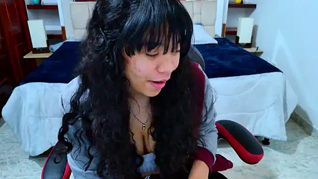 laureentt  online show from 10-18-25, 03:41
