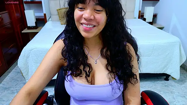 laureentt  online show from 12-18-25, 03:11