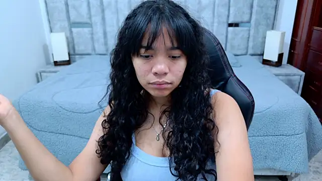 Snapshot of laureentt_ chatting on 02-16-26, 03:27 laureentt online show from 02-16-26, 03:27