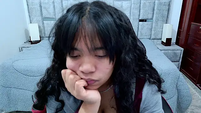 Snapshot of laureentt_ chatting on 02-25-26, 03:18 laureentt online show from 02-25-26, 03:18