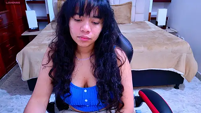 laureentt  online show from 10-10-25, 03:07