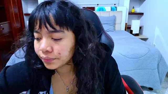 laureentt  online show from 11-01-25, 03:24