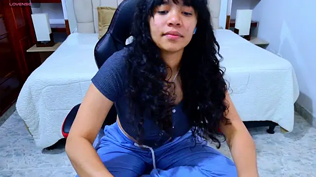 laureentt  online show from 12-20-25, 03:09