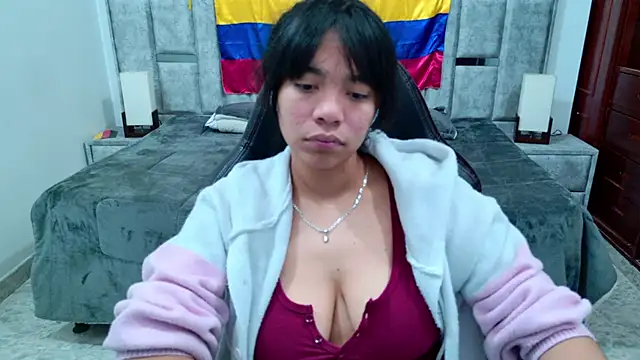 Snapshot of laureentt_ chatting on 07-02-26, 03:23 laureentt online show from 07-02-26, 03:23