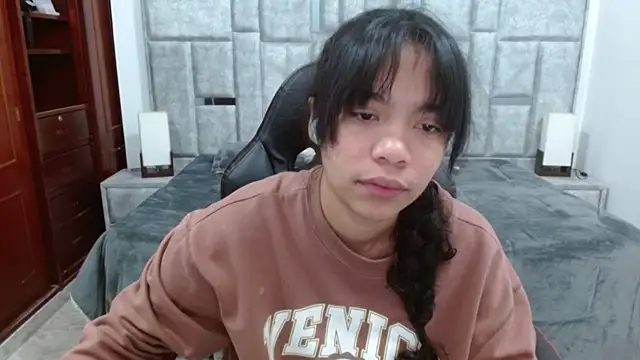 Snapshot of laureentt_ chatting on 05-19-26, 03:24 laureentt online show from 05-19-26, 03:24