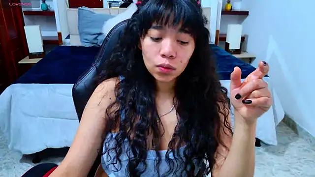 laureentt  online show from 10-24-25, 03:05