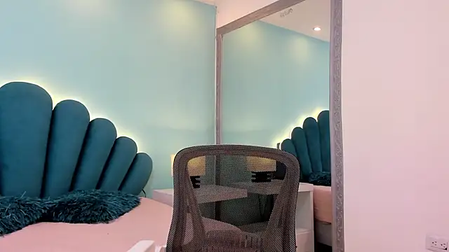 sharlott18 online show from 01-05-26, 05:27