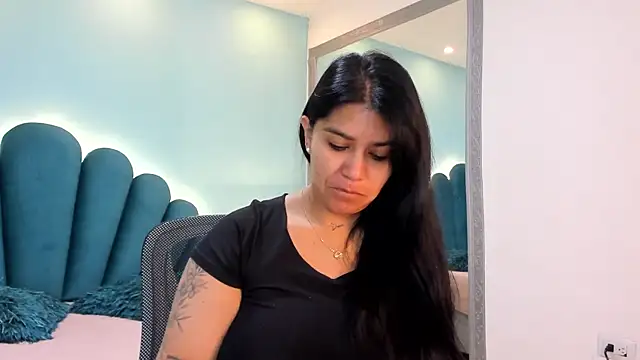 sharlott18 online show from 11-22-25, 11:09