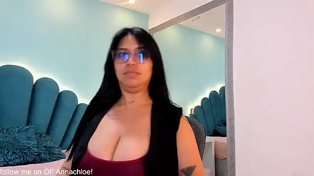 sharlott18 online show from 12-17-25, 01:27