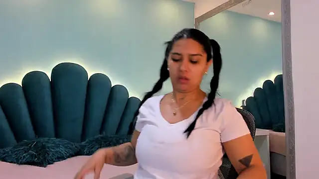 sharlott18 online show from 12-04-25, 12:26