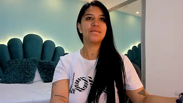 sharlott18 online show from 02-21-26, 11:23