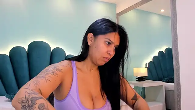 sharlott18 online show from 11-11-25, 12:44