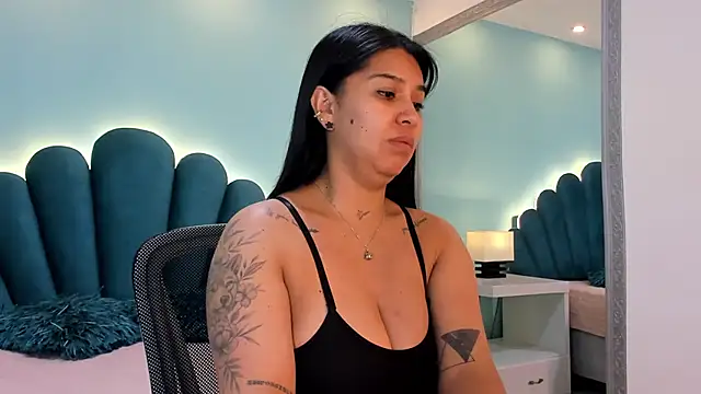 sharlott18 online show from 11-26-25, 12:38