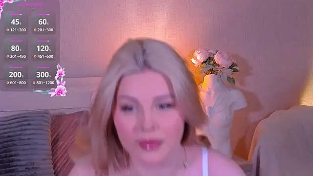Snapshot of Alexis_Powell chatting on 01-08-25, 12:17 Alexis Powell online show from 01-08-25, 12:17
