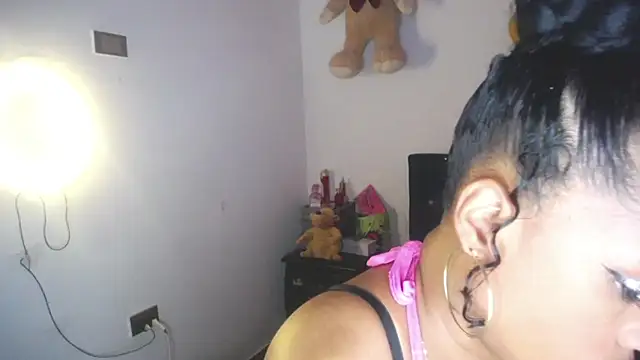 pamela guzmaan online show from 10-30-25, 07:33