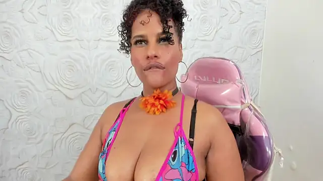 Snapshot of pamela_guzmaan chatting on 03-19-25, 06:01 pamela guzmaan online show from 03-19-25, 06:01