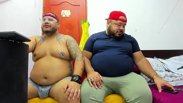 Snapshot of Latino_bigcock chatting on 10-10-25, 10:54 Latino bigcock online show from 10-10-25, 10:54