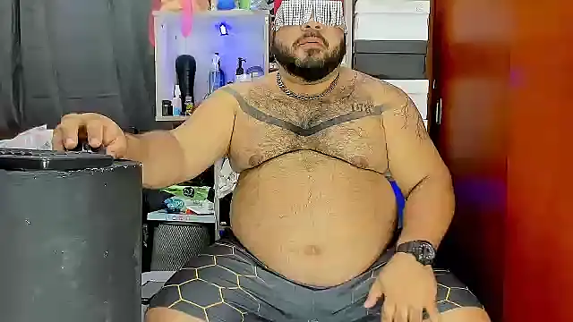 Snapshot of Latino_bigcock chatting on 02-27-25, 06:24 Latino bigcock online show from 02-27-25, 06:24