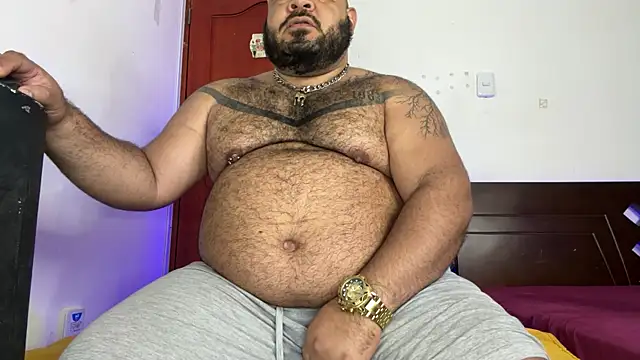 Snapshot of Latino_bigcock chatting on 10-17-25, 06:17 Latino bigcock online show from 10-17-25, 06:17
