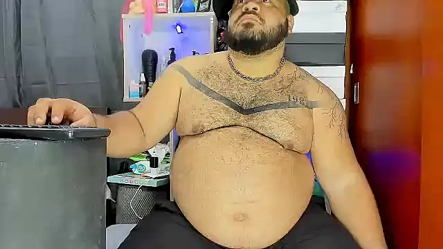 Snapshot of Latino_bigcock chatting on 03-06-25, 01:37 Latino bigcock online show from 03-06-25, 01:37