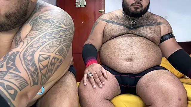 Snapshot of Latino_bigcock chatting on 10-22-25, 01:05 Latino bigcock online show from 10-22-25, 01:05