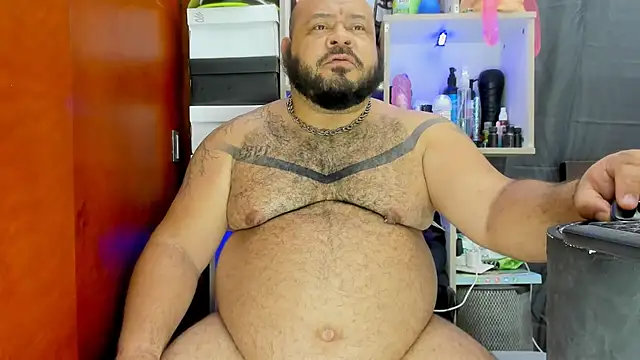 Snapshot of Latino_bigcock chatting on 02-06-25, 07:56 Latino bigcock online show from 02-06-25, 07:56
