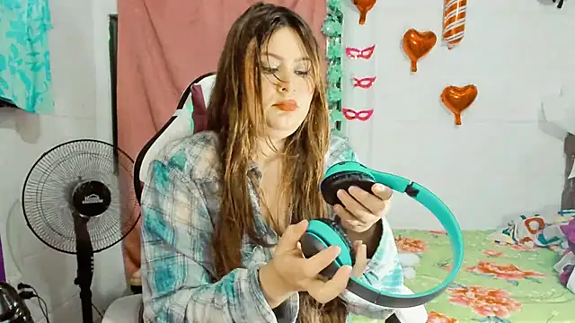 Snapshot of SofiaOlivares chatting on 02-09-25, 04:04 SofiaOlivares online show from 02-09-25, 04:04