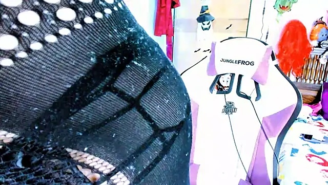 Snapshot of SofiaOlivares chatting on 10-11-25, 10:44 SofiaOlivares online show from 10-11-25, 10:44