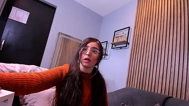 Eva Macalliter online show from 10-29-25, 02:54