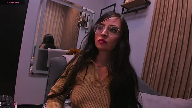 Eva Macalliter online show from 11-21-25, 04:11