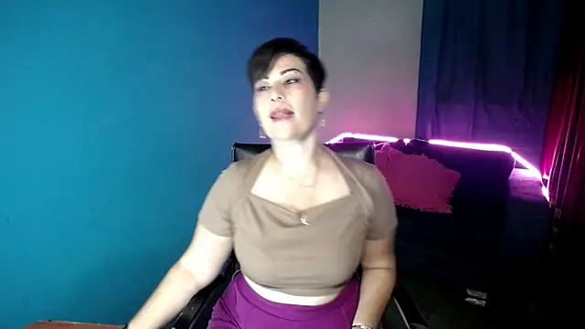 Snapshot of Sunny_rayz_ chatting on 06-20-26, 10:20 Sunny rayz online show from 06-20-26, 10:20