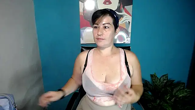 Snapshot of Sunny_rayz_ chatting on 06-15-26, 11:43 Sunny rayz online show from 06-15-26, 11:43