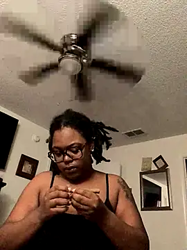 Snapshot of SweetHoneyBunz chatting on 11-07-25, 05:17 SweetHoneyBunz online show from 11-07-25, 05:17