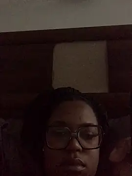Snapshot of SweetHoneyBunz chatting on 12-17-25, 04:45 SweetHoneyBunz online show from 12-17-25, 04:45