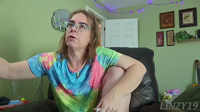 Linzy 19 online show from 11-11-25, 09:31