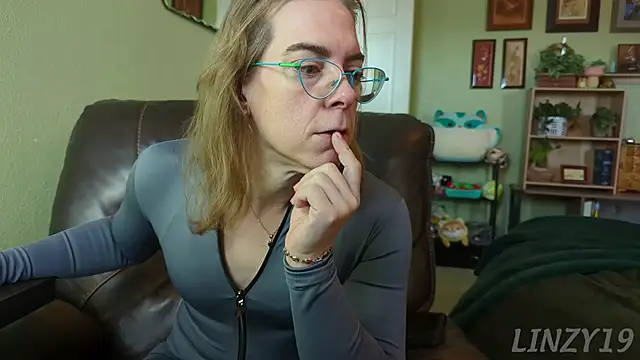 Linzy 19 online show from 12-02-25, 04:30