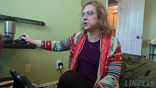 Linzy 19 online show from 12-19-25, 02:41