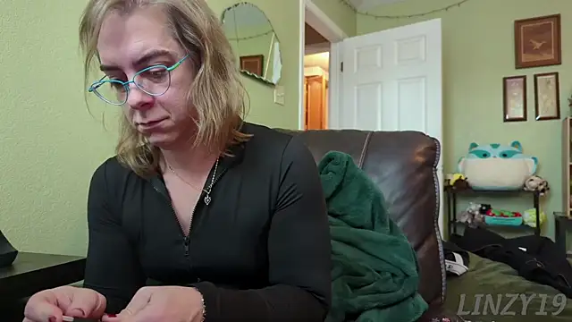 Linzy 19 online show from 12-01-25, 03:24