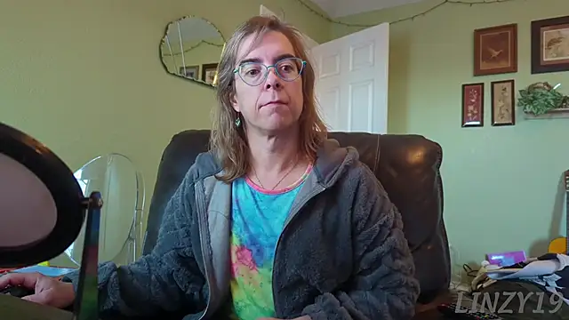 Linzy 19 online show from 11-17-25, 02:32