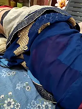 COUPLLE VILLAGE online show from 02-13-26, 09:15