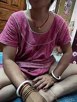 COUPLLE VILLAGE online show from 04-17-26, 02:03