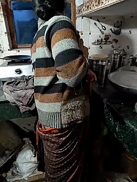 COUPLLE VILLAGE online show from 02-02-26, 04:33