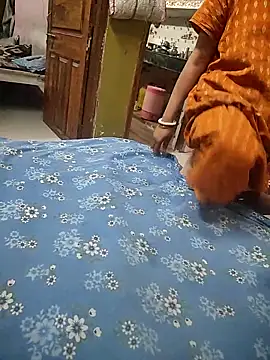 COUPLLE VILLAGE online show from 04-14-26, 01:54