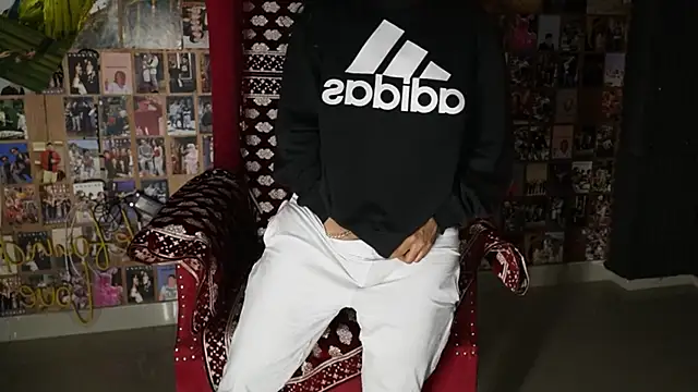 Snapshot of -AyeshaSinghania- chatting on 02-12-25, 12:12 -AyeshaSinghania- online show from 02-12-25, 12:12