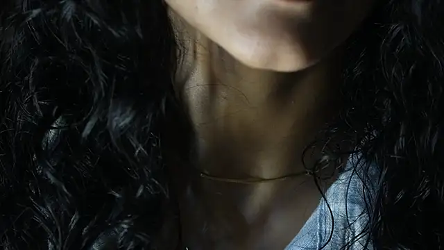 -AyeshaSinghania- online show from 04-25-26, 12:30