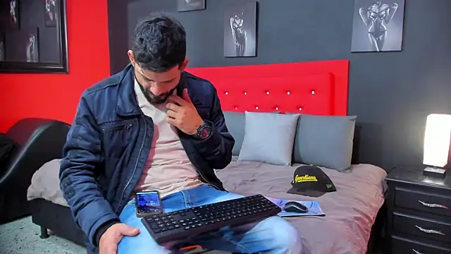 Snapshot of Thiagogomez chatting on 10-07-25, 12:28 Thiagogomez online show from 10-07-25, 12:28